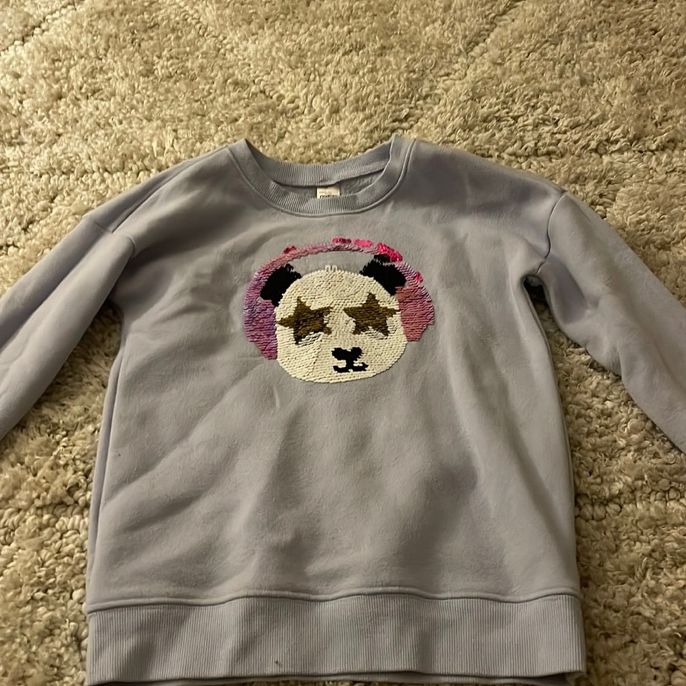 Sweater with changing glitter sequins